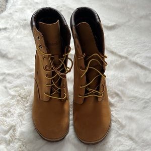 Timberland heel boots - size 9